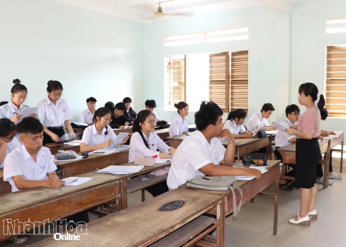 Tập trung ôn thi tốt nghiệp THPT