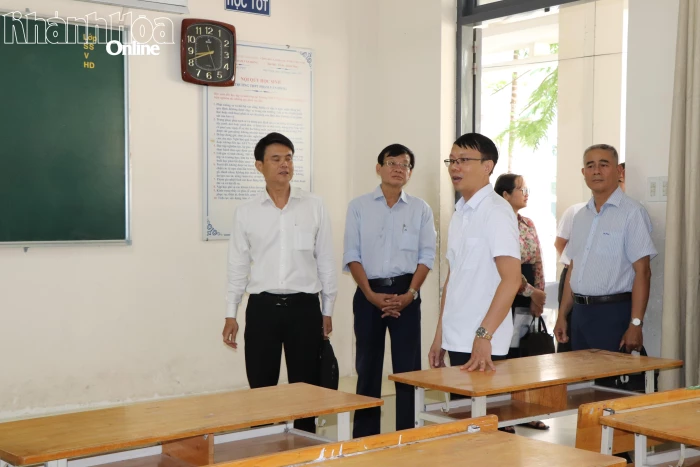 Phó Chủ tịch UBND tỉnh Nguyễn Thanh Hà kiểm tra các điểm tổ chức kỳ thi tuyển sinh vào lớp 10