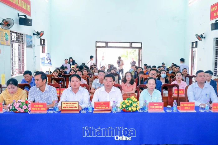 Gần 120 lao động tham gia phiên giao dịch việc làm tại xã Trung Khánh Vĩnh