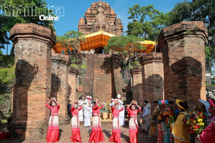 Lễ rước nước cầu mưa thuận, gió hòa trong Lễ hội Tháp Bà Pô Nagar