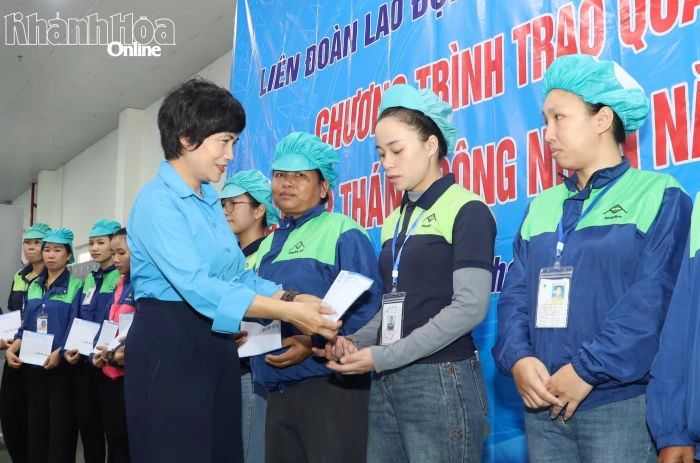 Liên đoàn Lao động tỉnh Khánh Hòa trao 40 suất hỗ trợ cho công nhân Công ty TNHH Innoflow NT