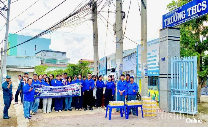 Đoàn phường Ninh Chử ra quân “Tiếp sức mùa thi” tuyển sinh lớp 10