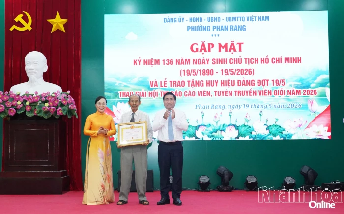 Phường Phan Rang tổ chức gặp mặt kỷ niệm 136 năm Ngày sinh Chủ tịch Hồ Chí Minh