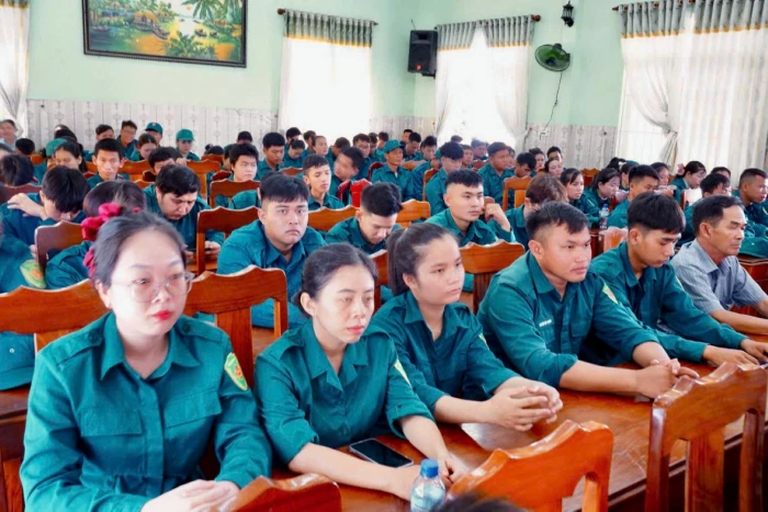 Xã Vạn Thắng khai mạc huấn luyện dân quân năm thứ nhất