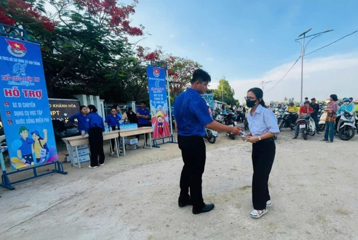 Đoàn xã Vạn Thắng ra quân tiếp sức mùa thi