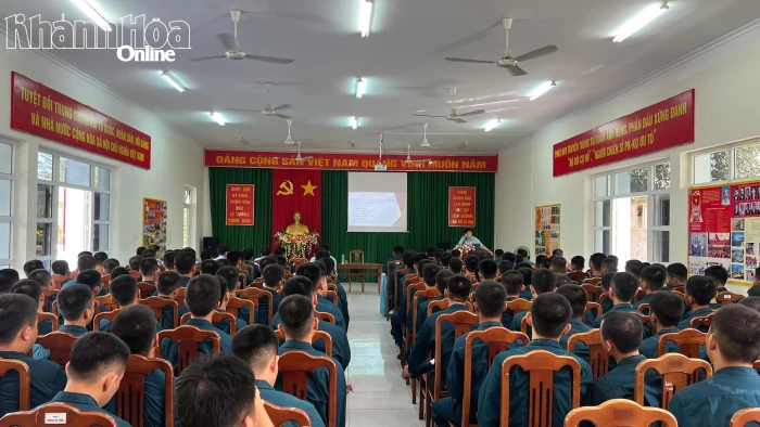 Tuyên truyền, phổ biến pháp luật tại Tiểu đoàn Huấn luyện Chiến sĩ mới