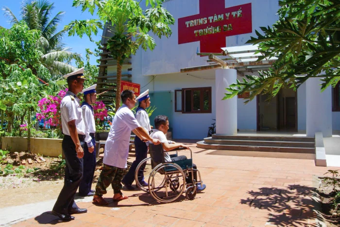 Bệnh xá đảo Trường Sa điều trị cho ngư dân bị bệnh trên biển