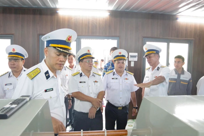 Trường Cao đẳng Kỹ thuật Hải quân trao đổi kinh nghiệm huấn luyện, đào tạo tại Trung tâm Huấn luyện