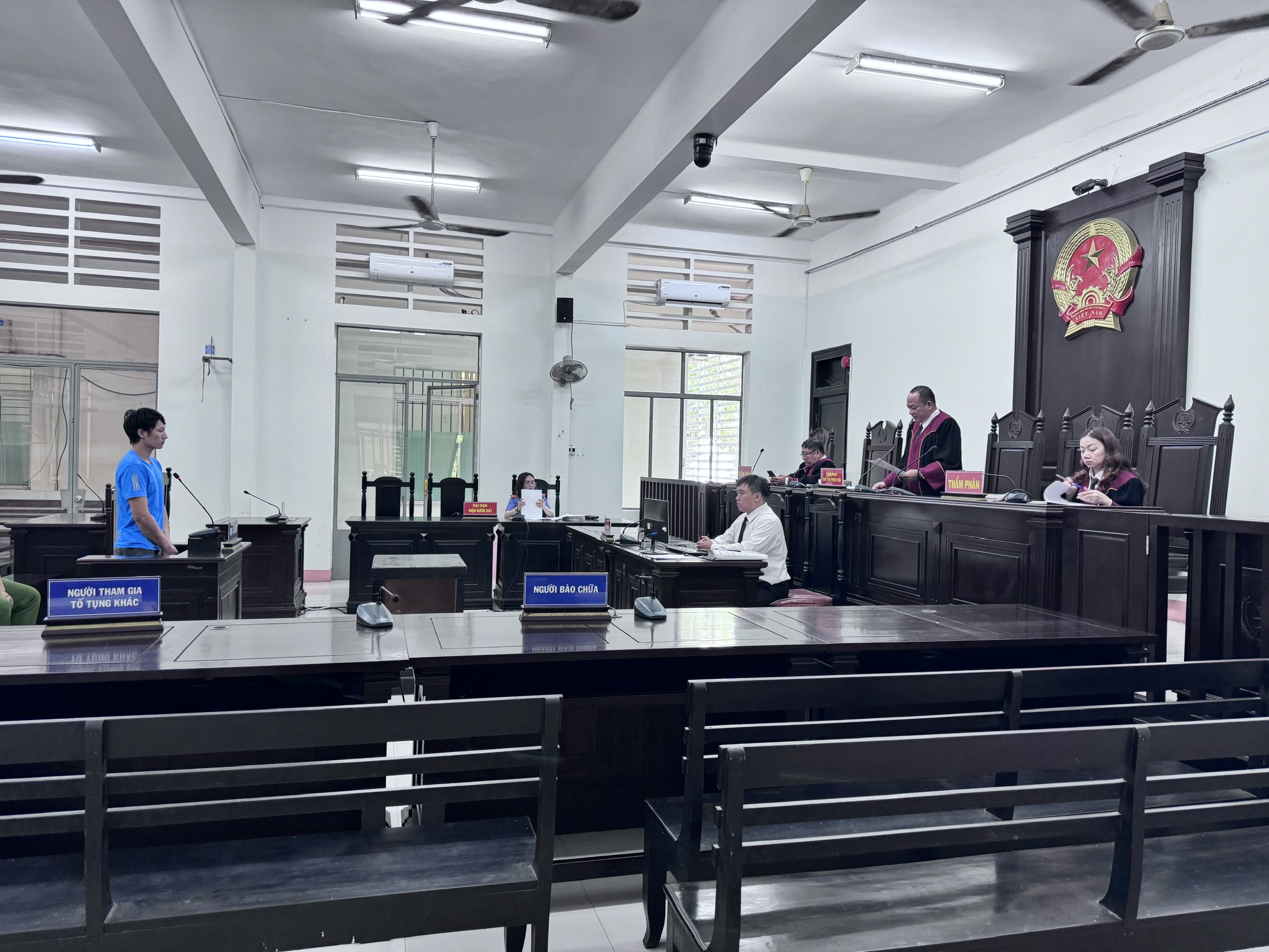 Vào tù vì trộm dây cáp