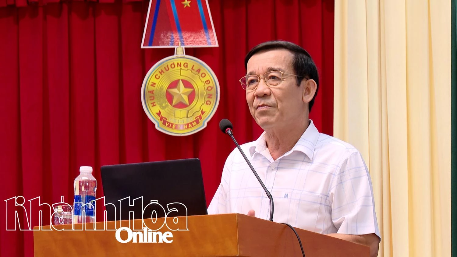 Đảng ủy UBND tỉnh bồi dưỡng nhận thức về Đảng cho hơn 200 quần chúng ưu tú