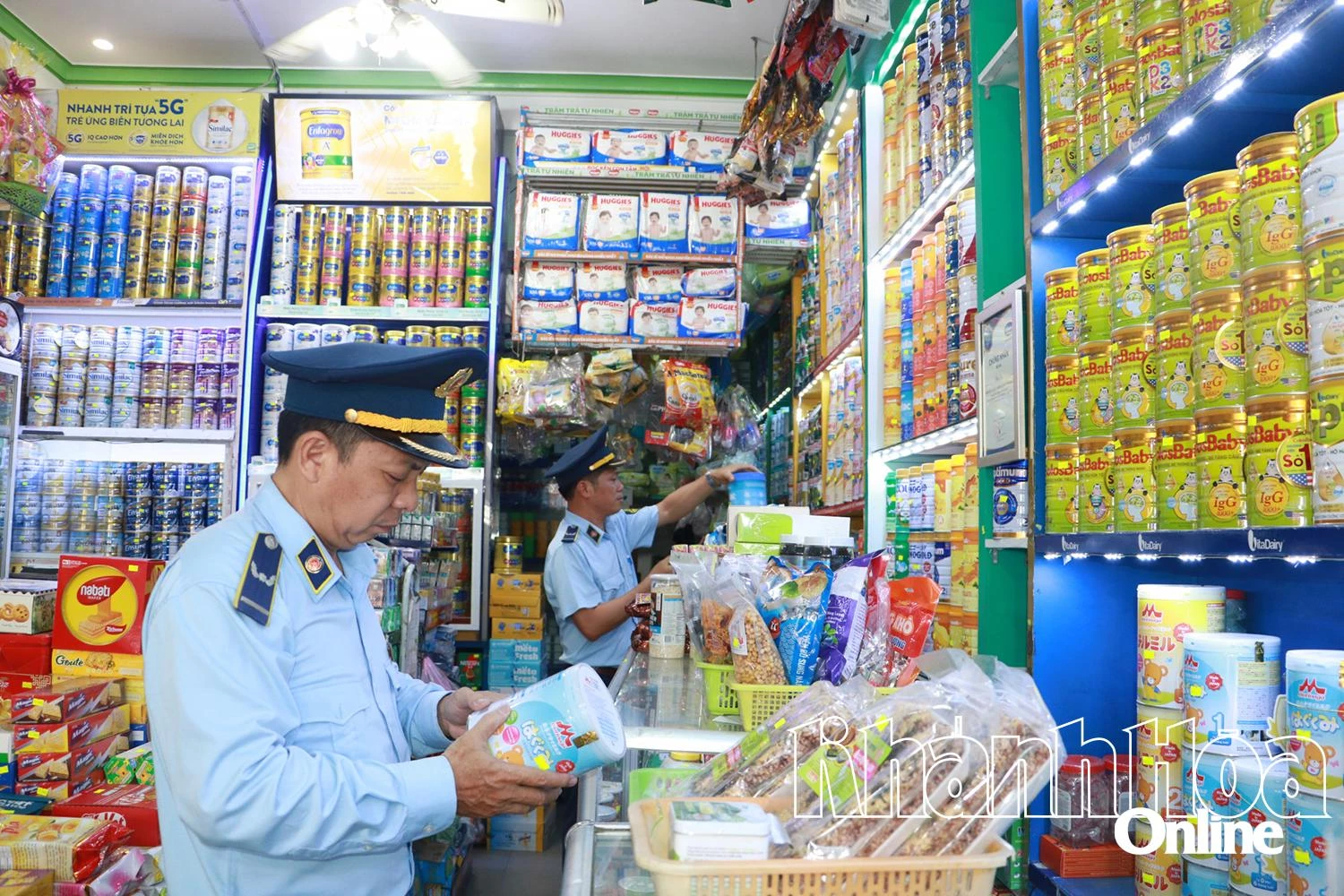 Quyết liệt đấu tranh chống buôn lậu, hàng giả