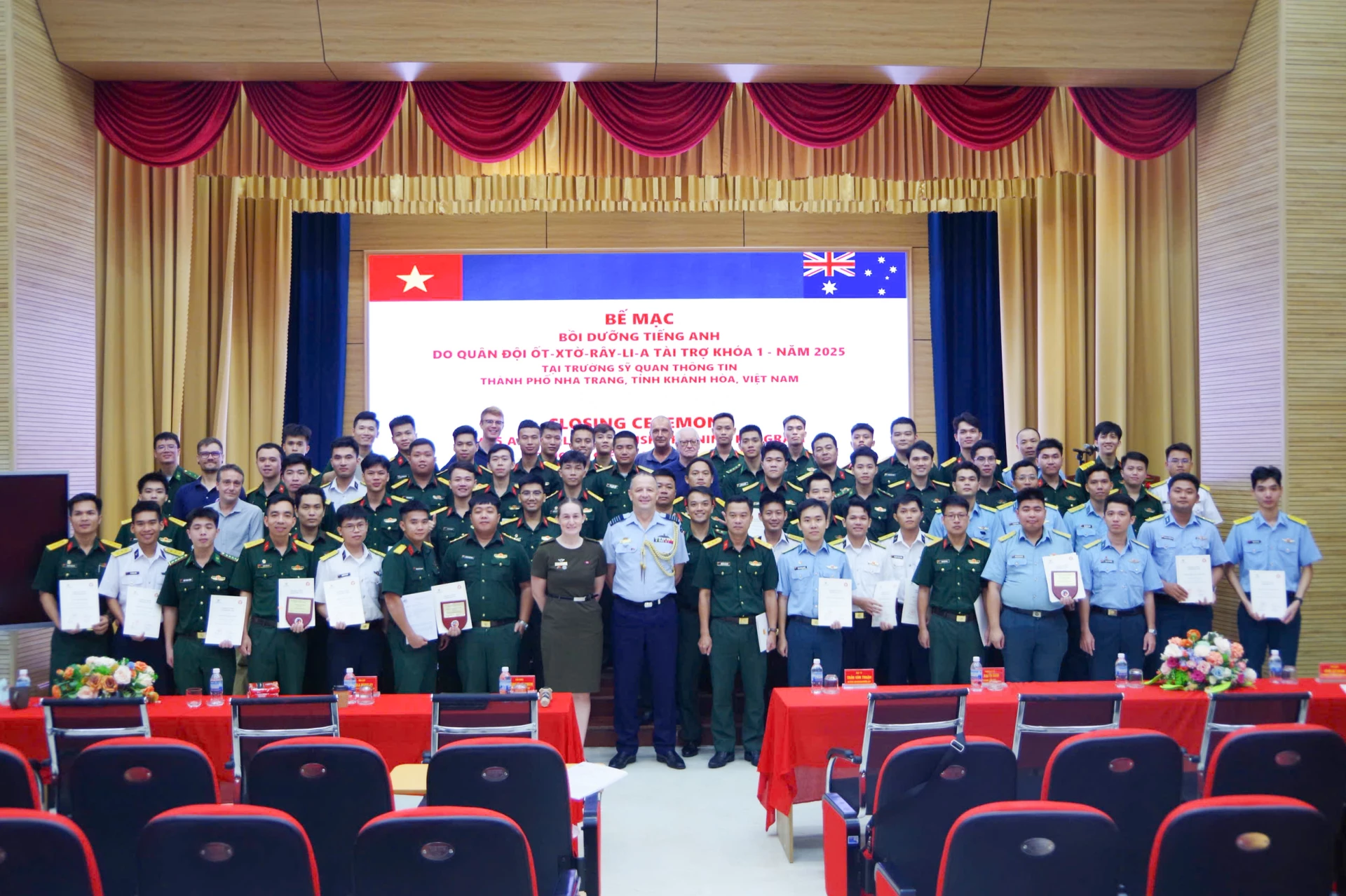 Trường Sĩ quan Thông tin bế mạc khóa học bồi dưỡng tiếng Anh do Quân đội Australia tài trợ