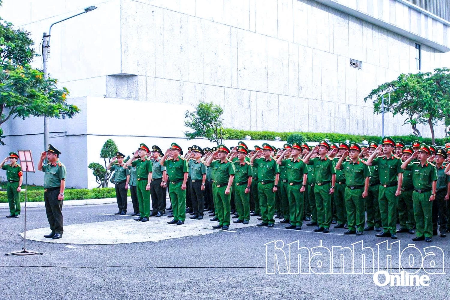 Tổng kết 10 năm thực hiện Chỉ thị số 05 của Bộ Chính trị về đẩy mạnh học tập và làm theo tư tưởng, đạo đức, phong cách Hồ Chí Minh: Lực lượng Công an tỉnh Khánh Hòa thấm nhuần tinh thần “vì nhân dân phục vụ”