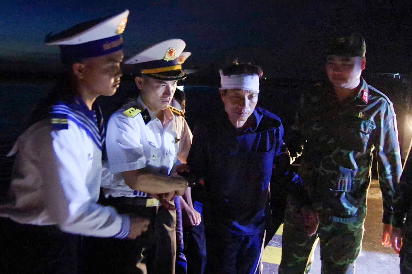 Bệnh xá đảo Trường Sa cấp cứu kịp thời ngư dân gặp nạn trên biển