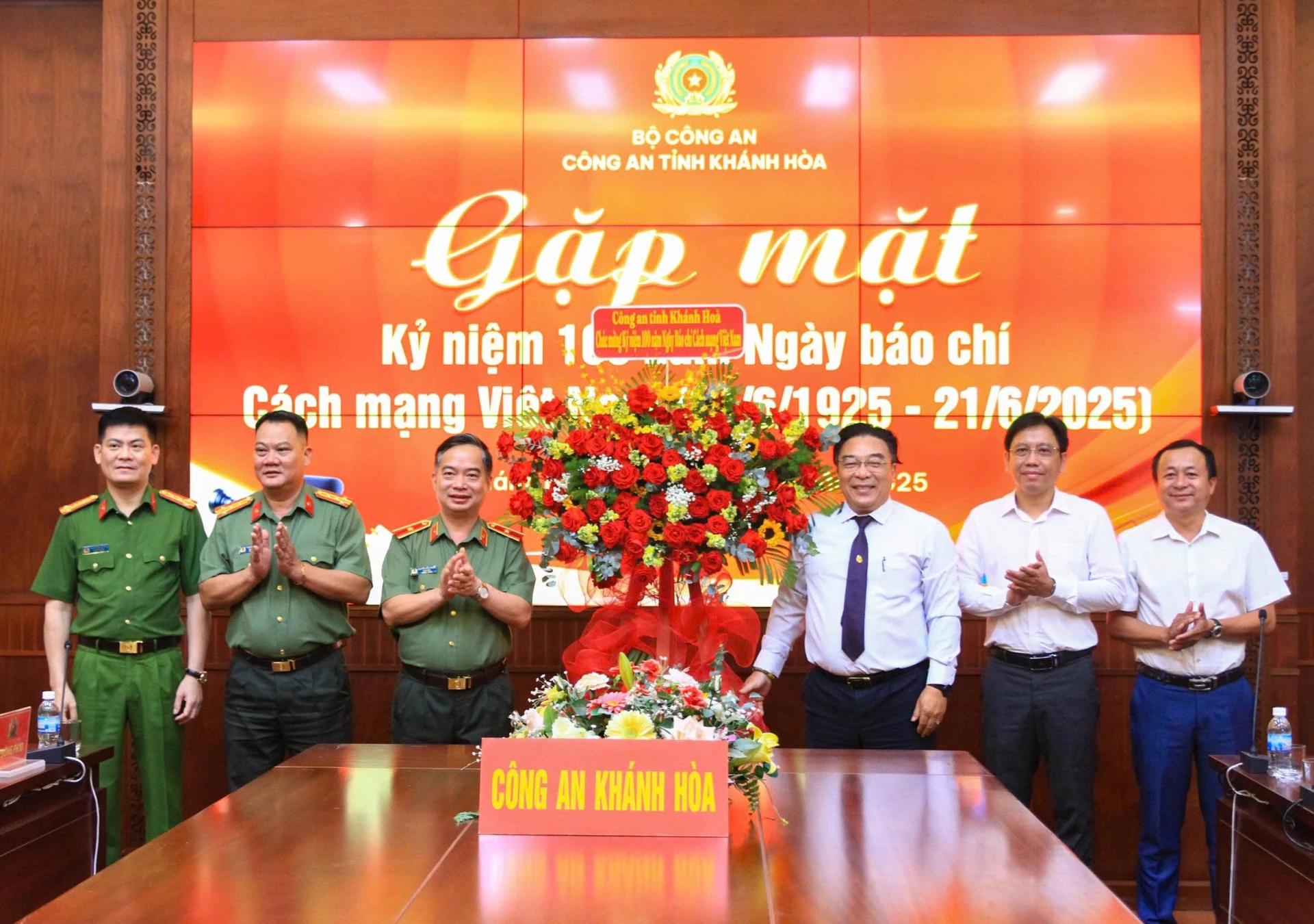 Công an Khánh Hòa tổ chức gặp mặt nhân kỷ niệm 100 năm Ngày Báo chí cách mạng Việt Nam