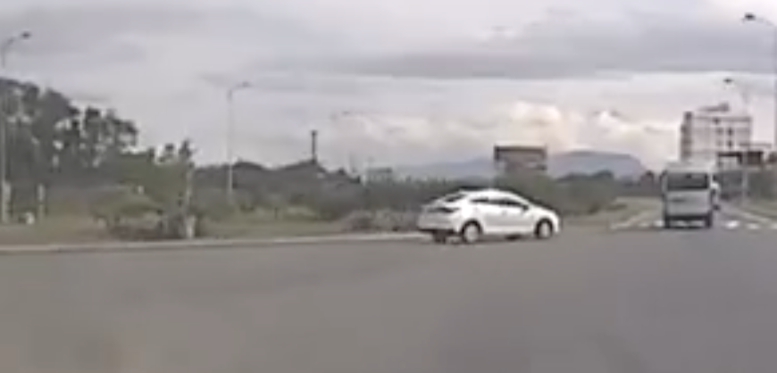 Xử lý tài xế không chấp hành chỉ dẫn của biển báo tại vòng xoay