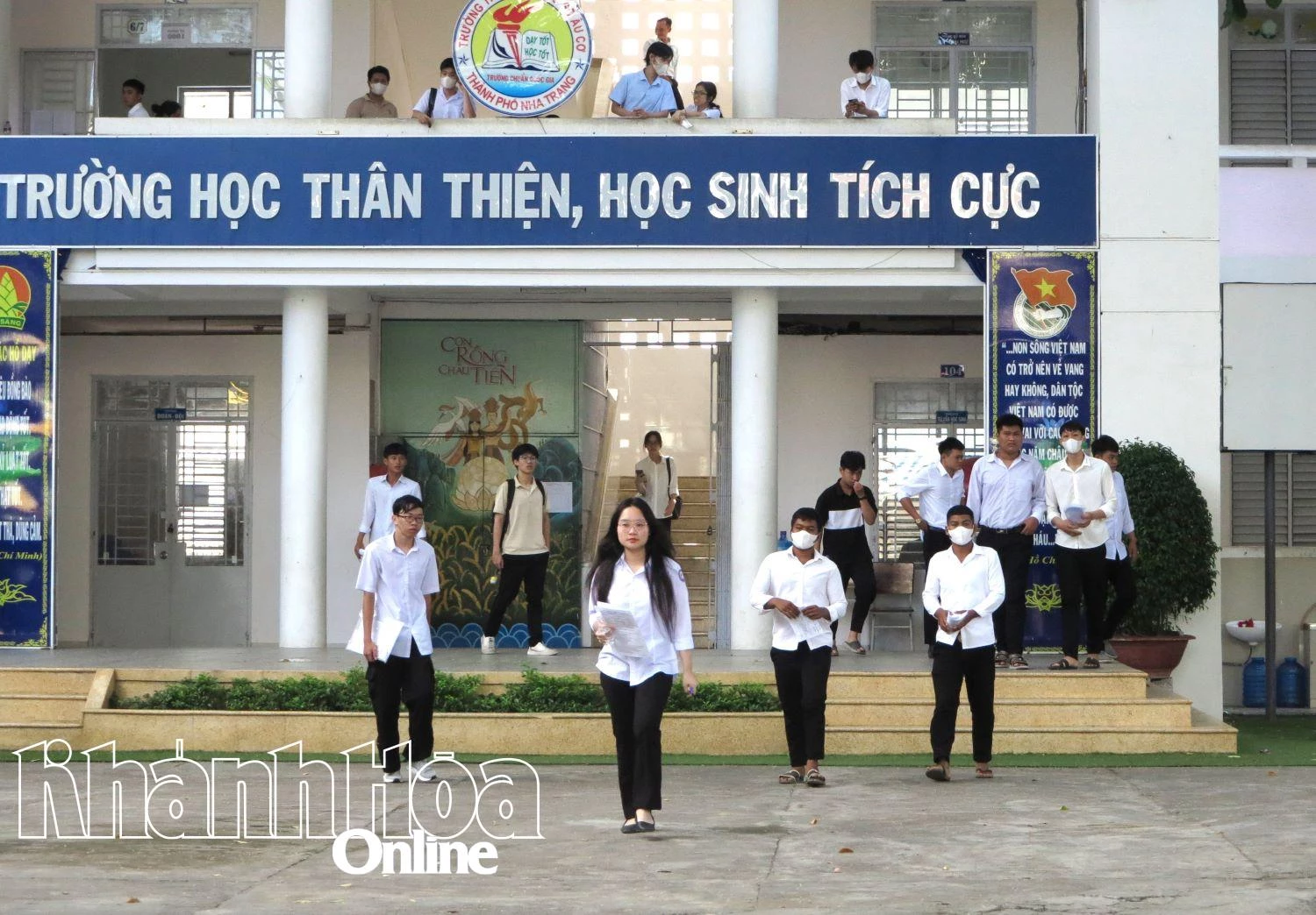 Đề thi Ngoại ngữ chương trình 2006 tương đối dễ