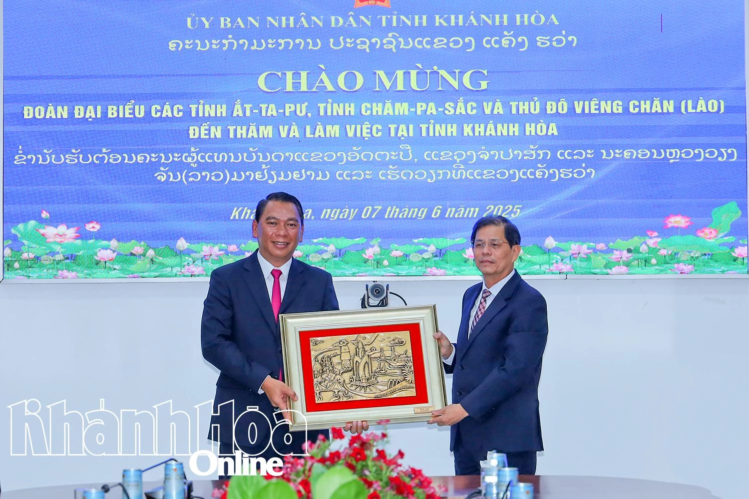 Chủ tịch UBND tỉnh Nguyễn Tấn Tuân tiếp đoàn lãnh đạo cấp cao Thủ đô Viêng Chăn và 2 tỉnh Champasak, Attapeu (Lào)