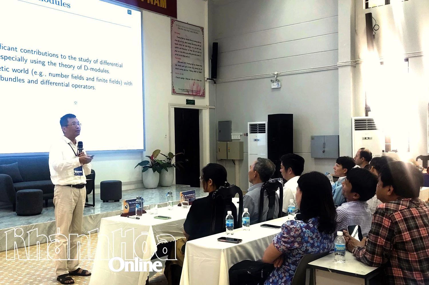 Giao lưu Toán học tại Trường Đại học Khánh Hòa