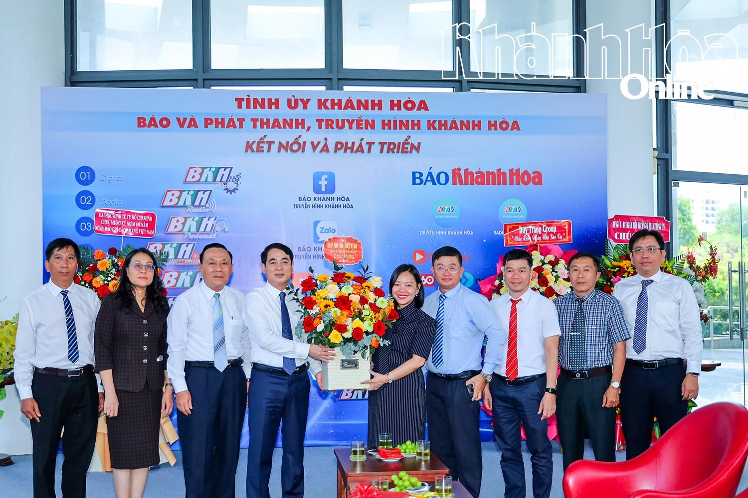 Bí thư Tỉnh ủy Nghiêm Xuân Thành thăm, chúc mừng Báo Khánh Hòa
