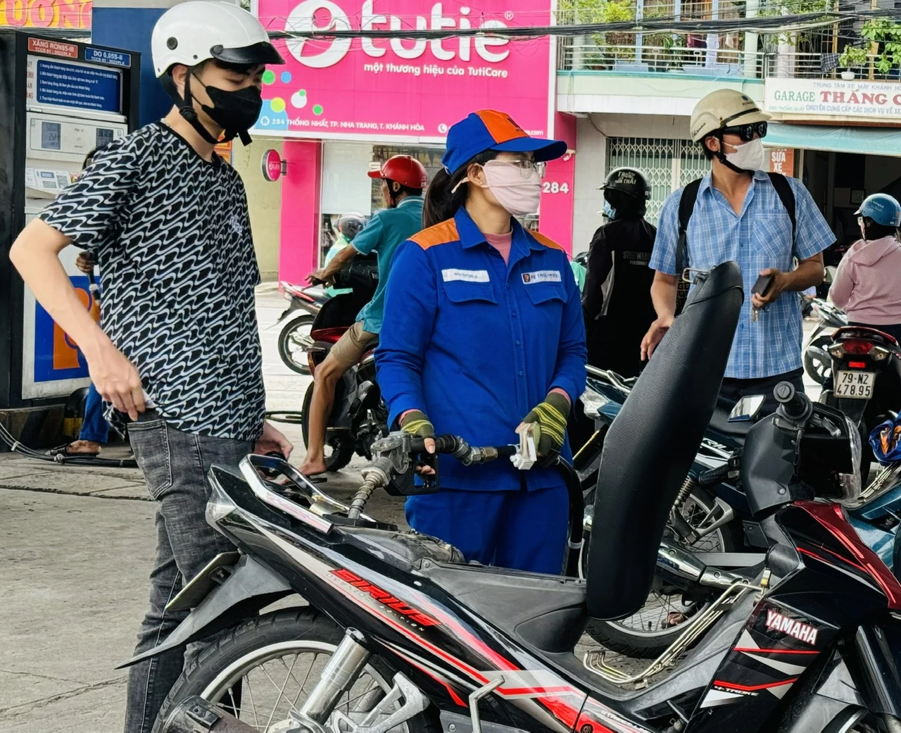 Giá xăng, dầu tăng từ 200 đến 290 đồng/lít