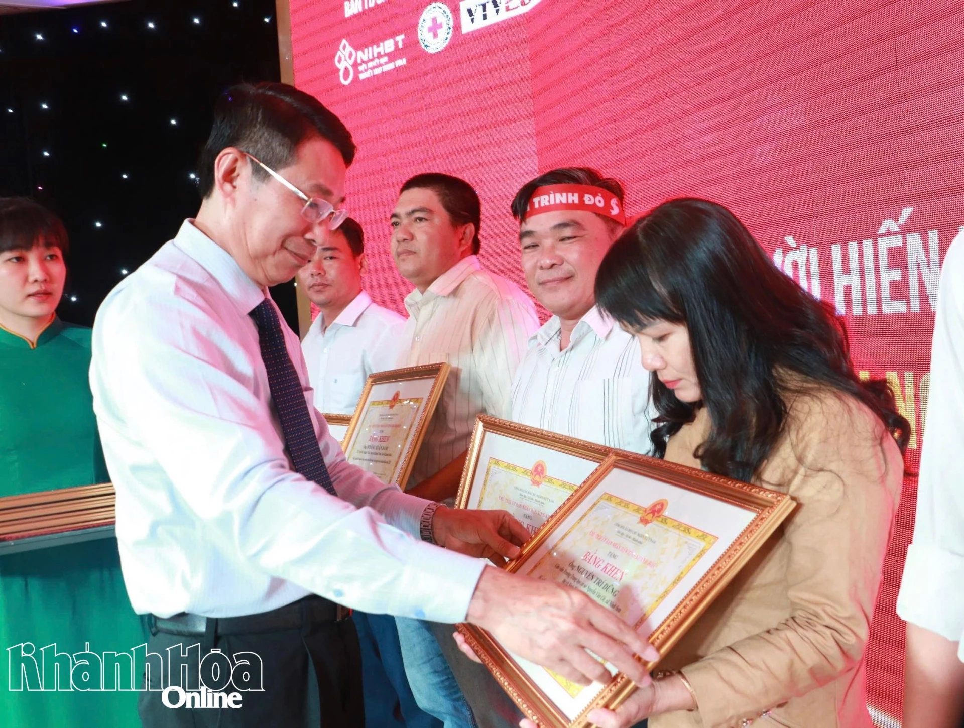 Tôn vinh người hiến máu tình nguyện và phát động chương trình Hành trình Đỏ