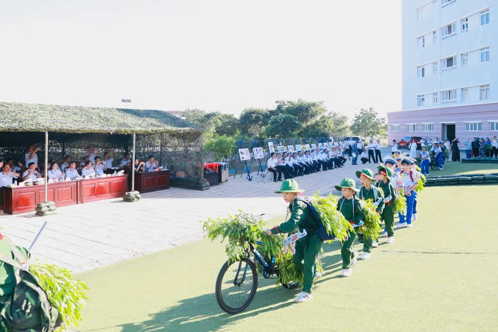 Nhiều hoạt động sôi nổi dành cho thiếu nhi là con quân nhân