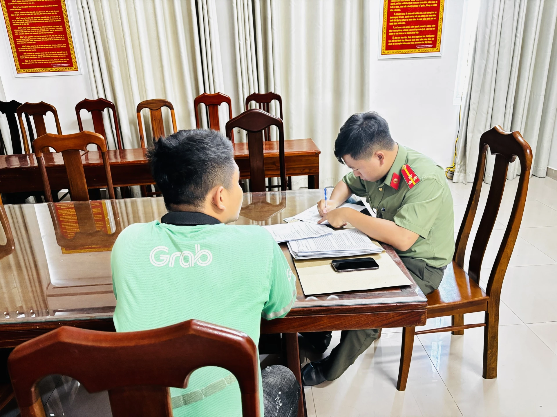 Tài xế xe Grab trả lại hơn 1,7 tỷ đồng cho đơn vị chuyển khoản “nhầm”