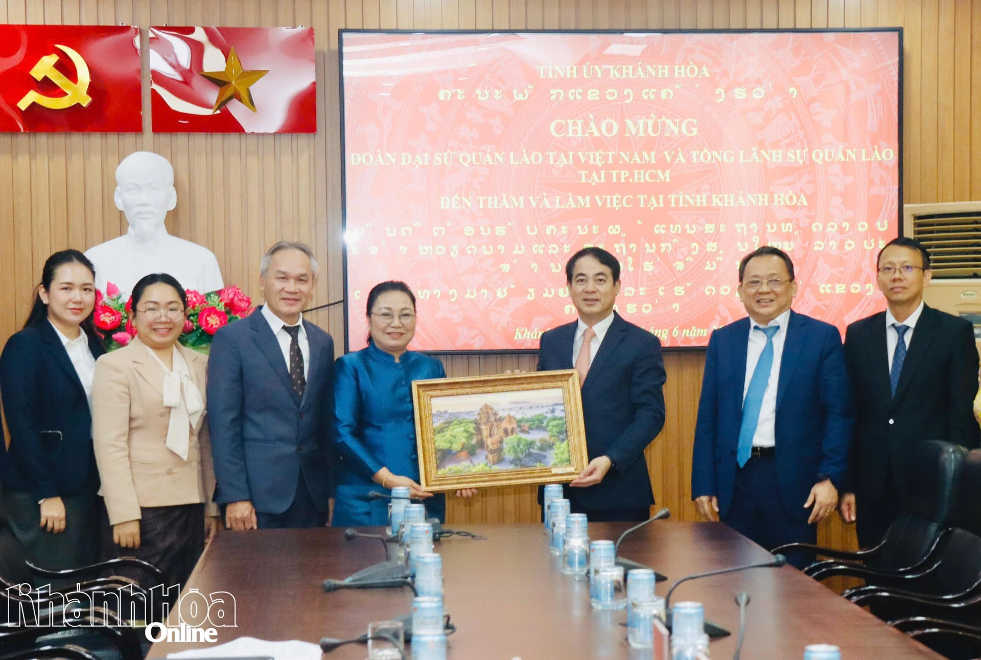 Bí thư Tỉnh ủy Nghiêm Xuân Thành tiếp Đại sứ nước Cộng hòa dân chủ nhân dân Lào tại Việt Nam