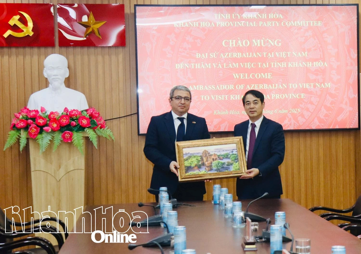 Bí thư Tỉnh ủy Nghiêm Xuân Thành tiếp Đại sứ nước Cộng hòa Azerbaijan