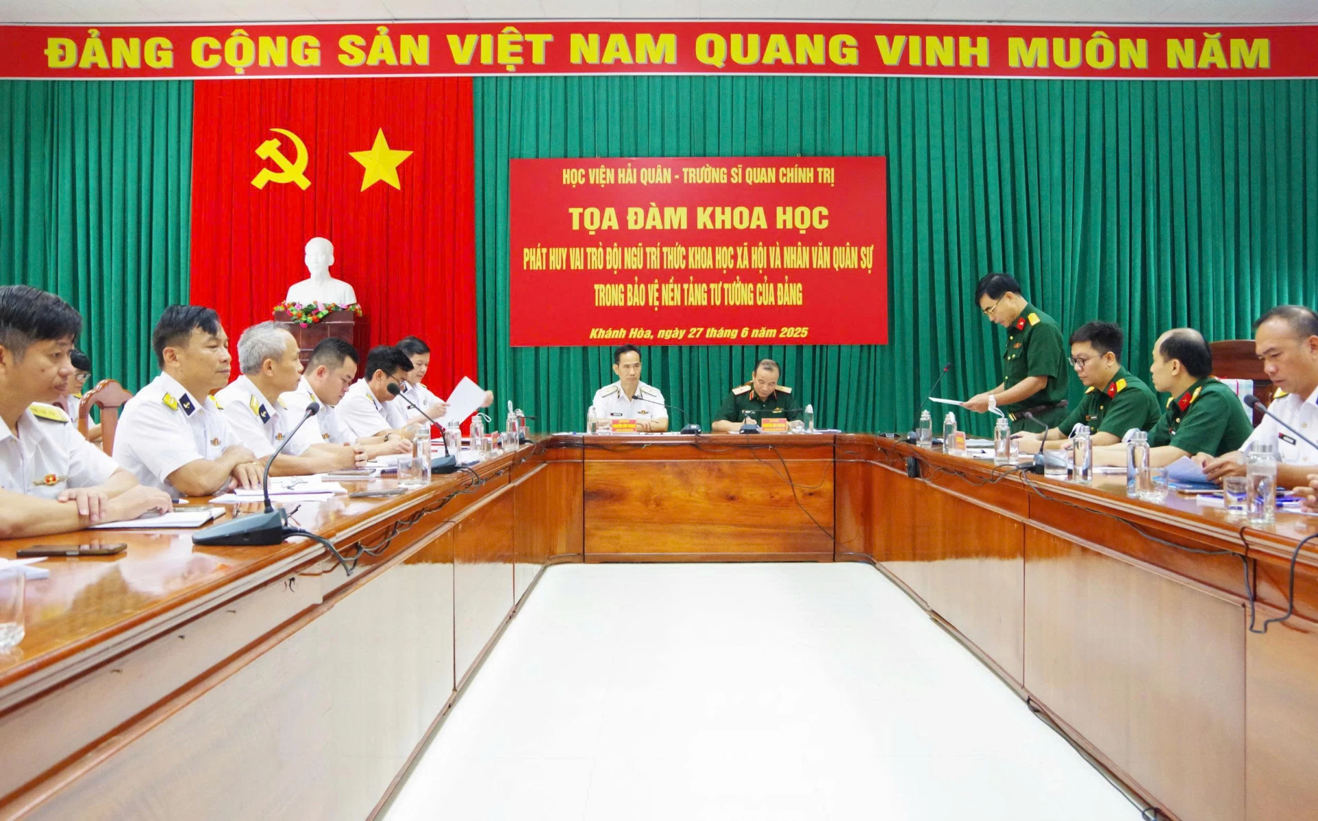Học viện Hải quân phối hợp với Trường Sĩ quan Chính trị tổ chức tọa đàm khoa học