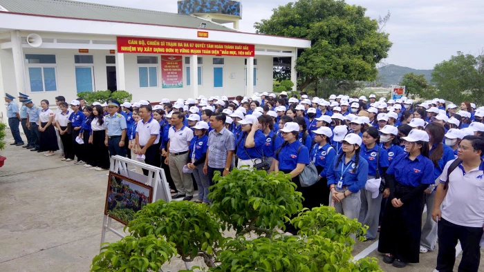 Trường Cao đẳng Sư phạm Trung ương - Nha Trang tổ chức đoàn tham quan, học tập thực tế tại Sư đoàn 377