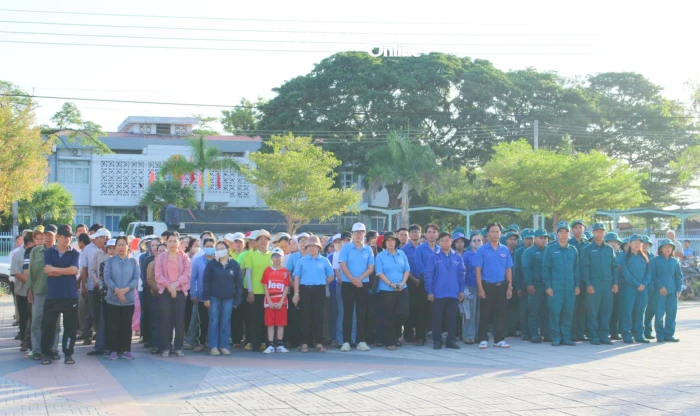 Xã Ninh Phước ra quân hưởng ứng phong trào toàn dân chung tay bảo vệ môi trường