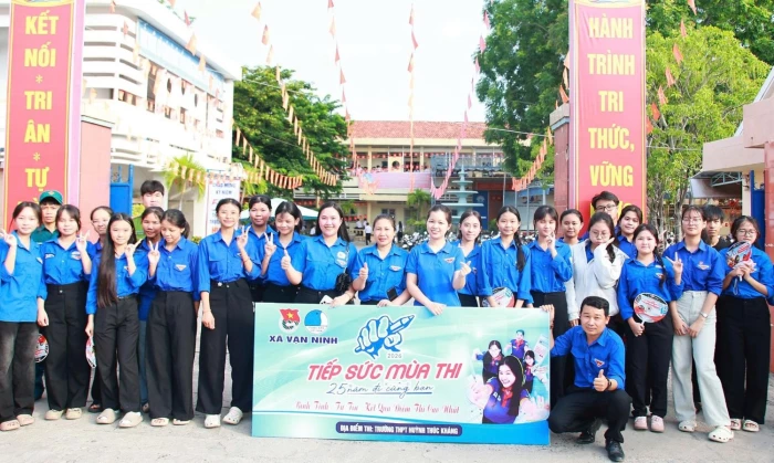 Đoàn xã Vạn Ninh tổ chức đội thanh niên tình nguyện “Tiếp sức mùa thi”