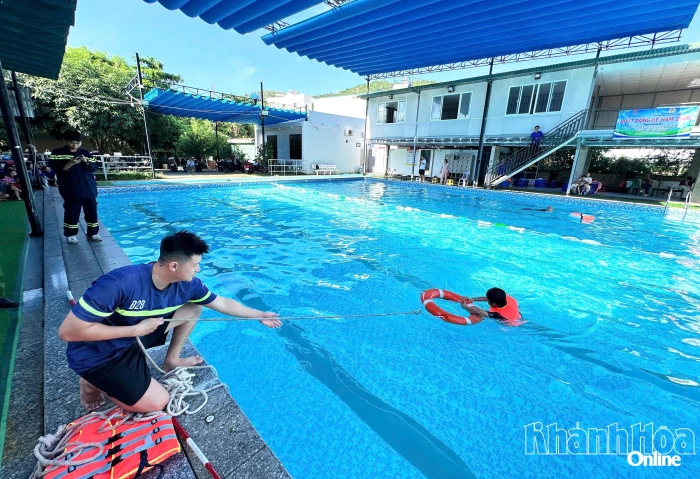 Hơn 100 đoàn viên, thanh thiếu nhi phường Bắc Nha Trang tham gia sinh hoạt hè về phòng ngừa đuối nước