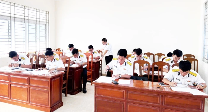 Bộ Tư lệnh Vùng 4 Hải quân kiểm tra cán bộ tàu 6 tháng đầu năm 2026