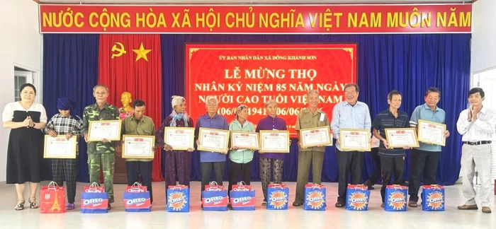 Xã Đông Khánh Sơn tổ chức mừng thọ cho 46 người cao tuổi