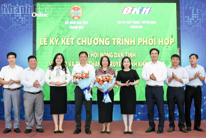 Báo và Phát thanh, Truyền hình Khánh Hòa ký kết chương trình phối hợp với Hội Nông dân tỉnh