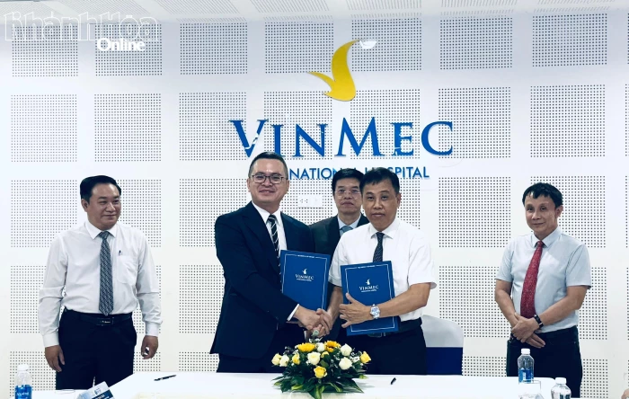 Bệnh viện Trung ương Huế và Bệnh viện Đa khoa Quốc tế Vinmec Nha Trang ký kết chuyển giao kỹ thuật ghép thận