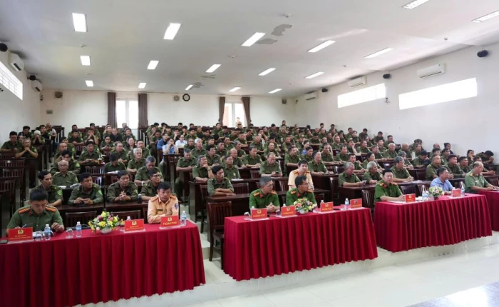 Huấn luyện nghiệp vụ cho lực lượng tham gia bảo vệ an ninh trật tự cơ sở