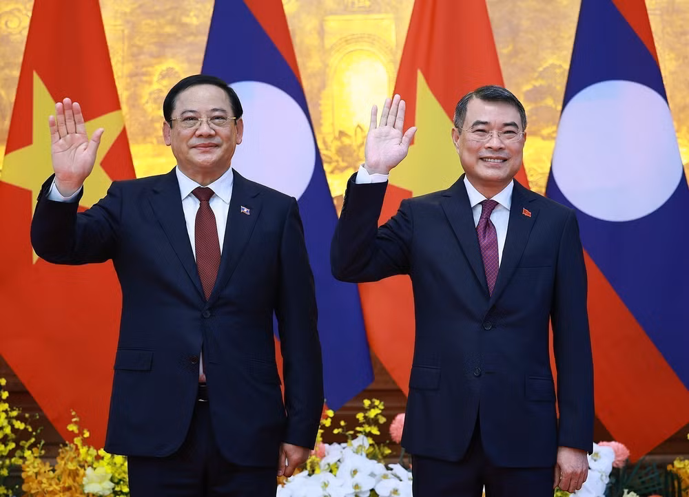 Thủ tướng Lê Minh Hưng hội đàm với Thủ tướng Lào Sonexay Siphandone