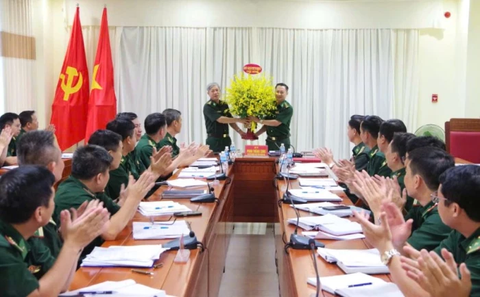 Ban Chỉ huy Bộ đội Biên phòng tỉnh Khánh Hòa: Gặp mặt, chúc mừng Đại tá Phan Thăng Long nhận Huân chương Chiến công hạng Ba