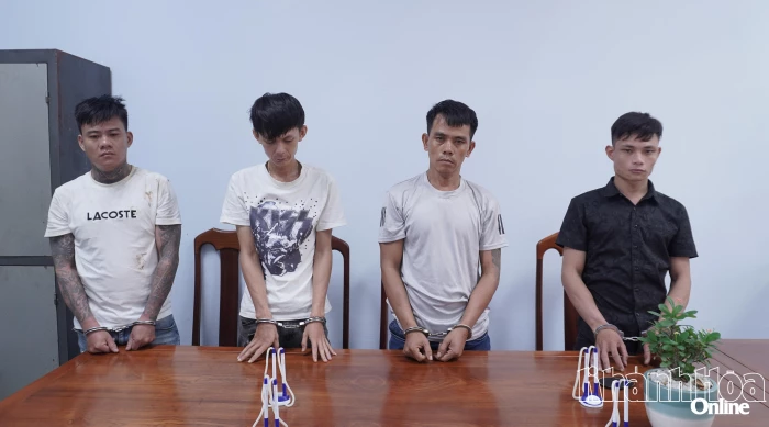 Bắt 4 đối tượng tổ chức sử dụng trái phép chất ma túy