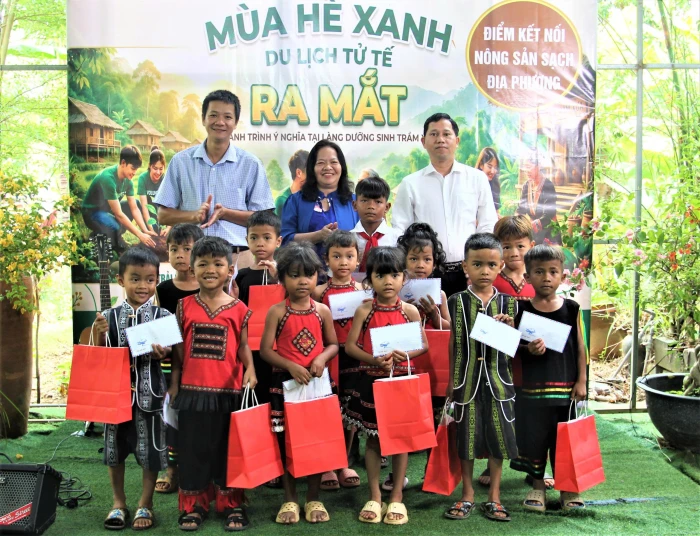 Khai trương mô hình “Không gian nông sản sạch” tại xã Nam Khánh Vĩnh