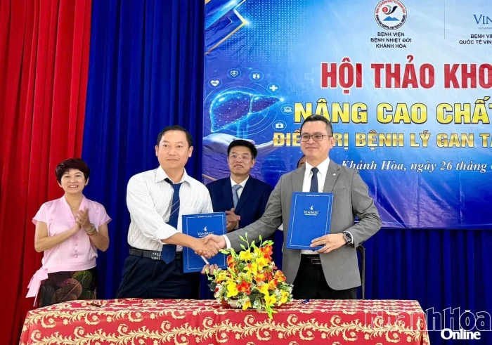 Gần 100 y, bác sĩ tham gia hội thảo nâng cao chất lượng điều trị bệnh lý về gan