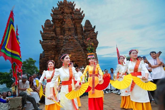 Chào mừng Ngày hội Văn hóa dân tộc Chăm lần thứ VI, năm 2026: Bảo tồn, phát huy văn hóa dân tộc Chăm trong kỷ nguyên mới