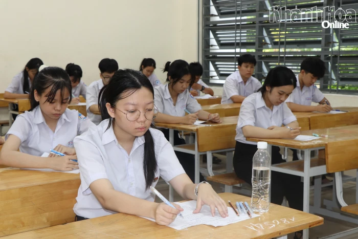 Công bố điểm chuẩn tuyển sinh vào lớp 10 năm học 2026 - 2027