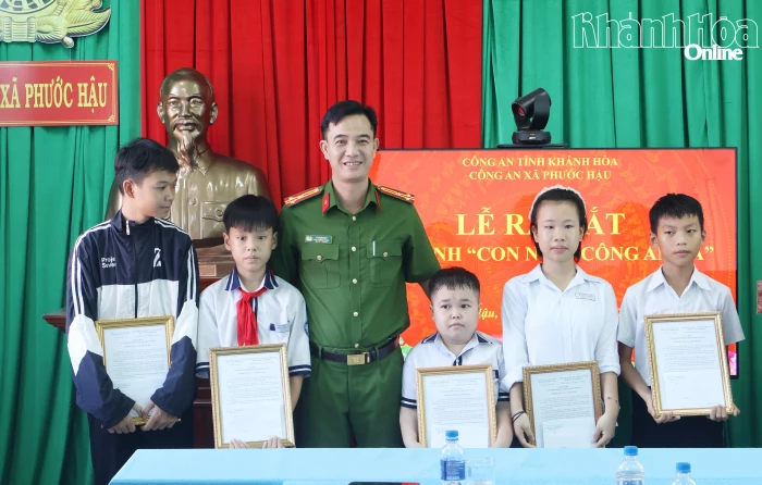 Công an xã Phước Hậu ra mắt mô hình “Con nuôi Công an xã”