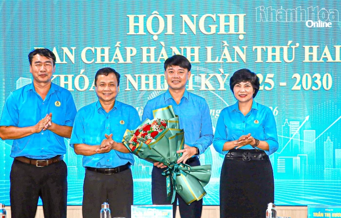 Ông Bùi Hoài Nam được bầu giữ chức Chủ tịch Liên đoàn Lao động tỉnh Khánh Hòa khóa I