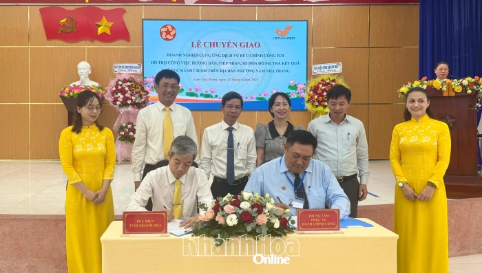 Phường Nam Nha Trang và Bưu điện tỉnh ký kết cung ứng dịch vụ bưu chính công ích